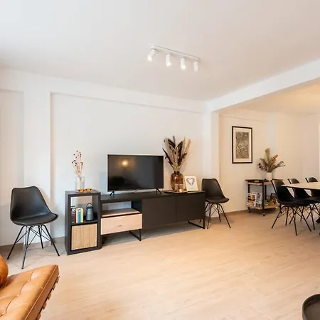 Apartman Spacious Penthouse For 8 People In The Centre *