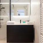 Апартаменти Spacious Penthouse For 8 People In The Centre