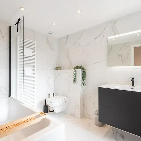 Apartment Spacious Penthouse For 8 People In The Centre *