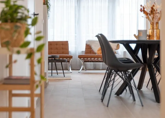 Апартаменты Spacious Penthouse For 8 People In The Centre *