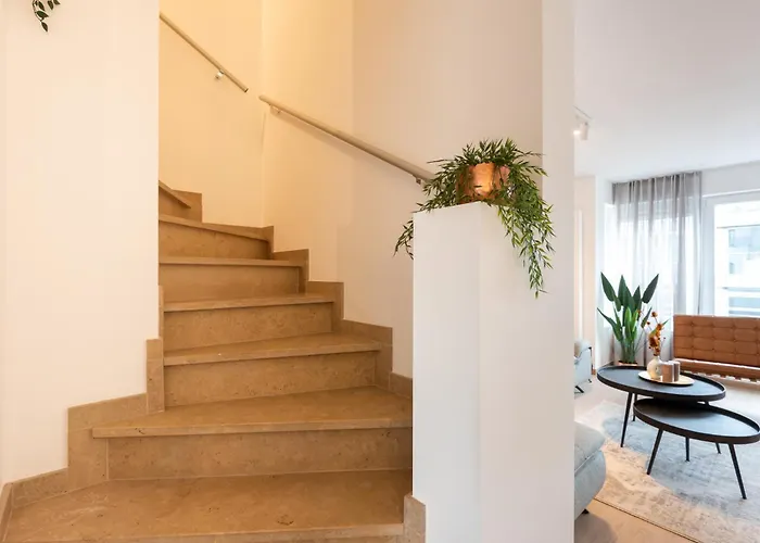 Apartment Spacious Penthouse For 8 People In The Centre