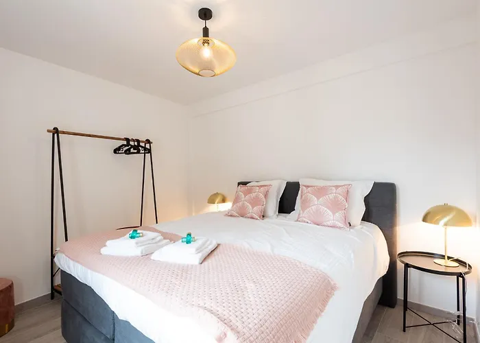 Spacious Penthouse For 8 People In The Centre Apartment *